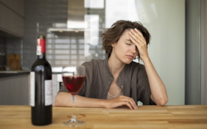 Женский алкоголизм: симптомы, стадии, лечение — Женский алкоголизм: симптомы, стадии, лечение — фото